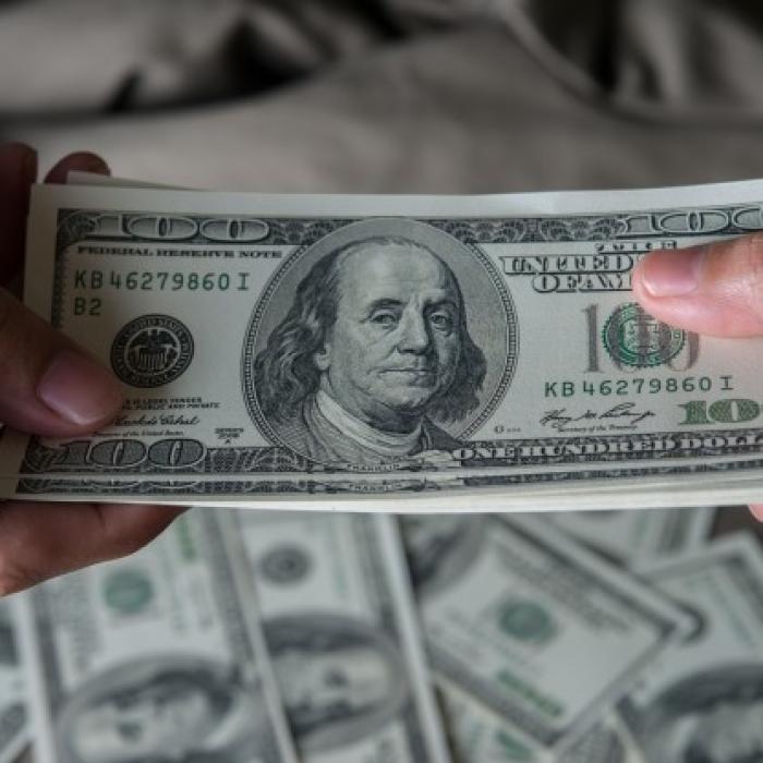 Dolarul ”strivește” EURO și yenul pe o piață dominată de ÎNGRIJORARE