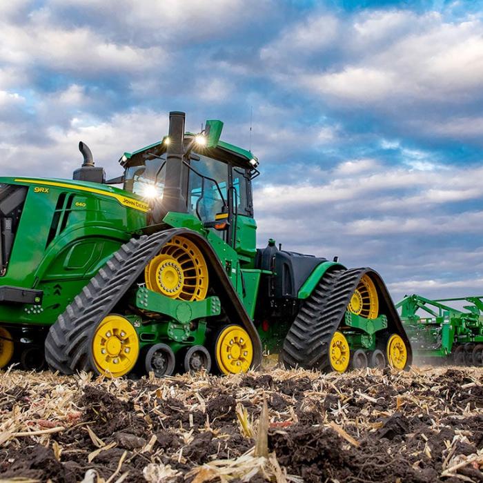 Rușii, înfrânți de tehnologie după ce au furat tractoare de 5 milioane $ din Ucraina