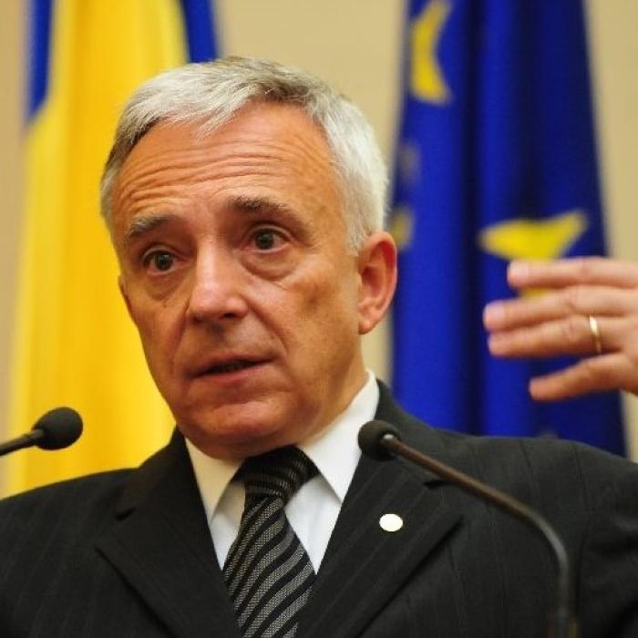 Isărescu: Eu cred că autoritățile asta trebuie să transmită, mai calm; mai bem câte un ceai