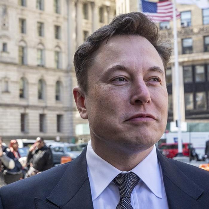 Elon Musk a anunțat că oferta de a achiziționa Twitter este ”temporar suspendată”