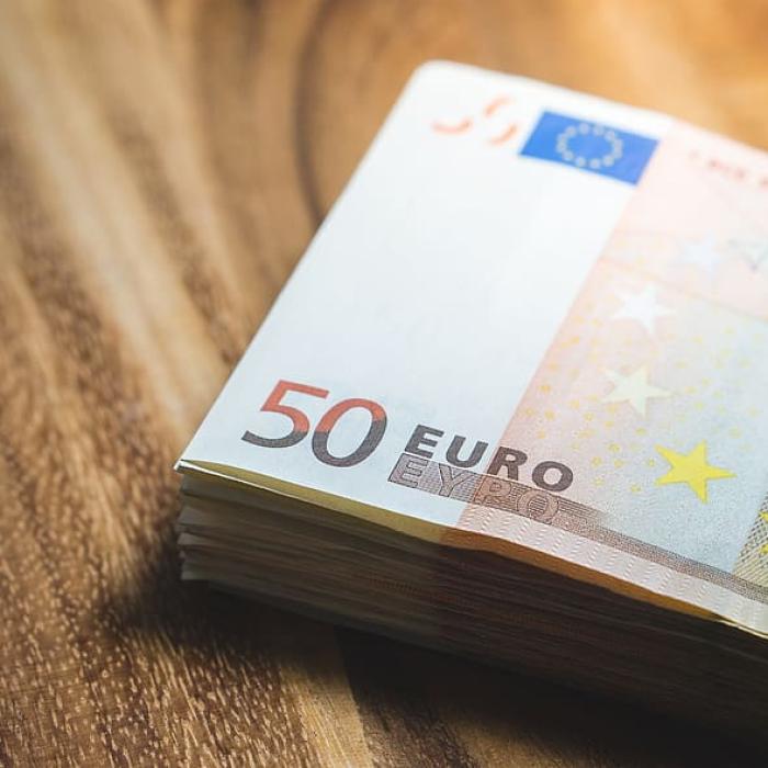Bruxelles oferă 2 miliarde euro țărilor cele mai dependente de petrolul rusesc