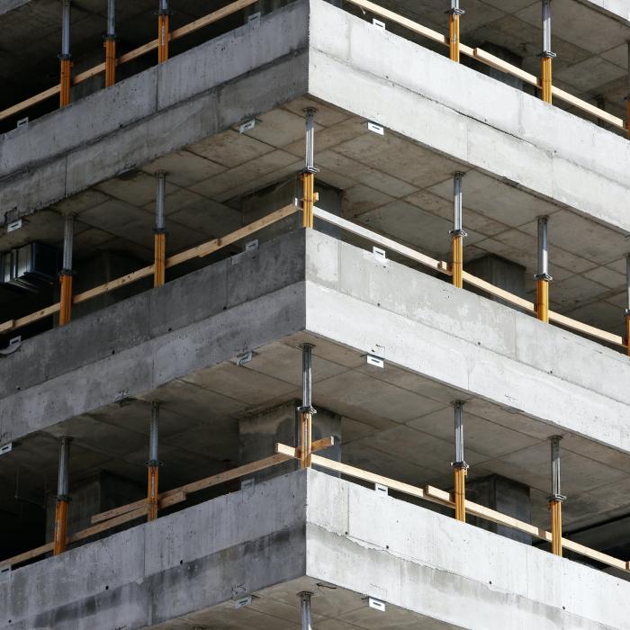 Domeniul construcţiilor sfidează criza. Creştere spectaculoasă în prima parte a anului