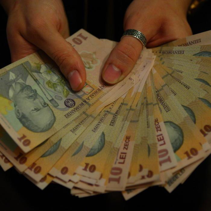 Câți români se pot descurca de la o leafă la alta? Acesta este răspunsul corect