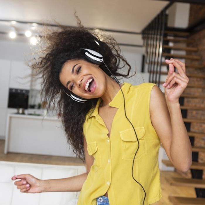 Antreprenorii vor ști cât au de plătit pentru muzica ambientală. Mario de Mezzo: ”Vor putea să se înscrie, fără a fi obligatoriu”