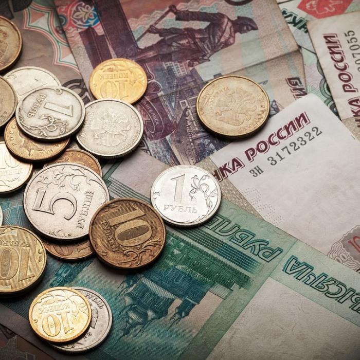 Rubla s-a apreciat, în pofida sancţiunilor anunţate de UE