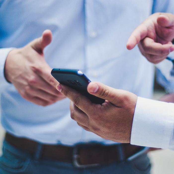 Comisarii ANPC au interzis la telefoanele mobile
