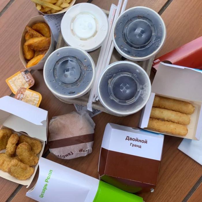 Noul McDonald's al rușilor: Oamenii au intrat, s-au crucit și au aruncat cartofii prăjiți