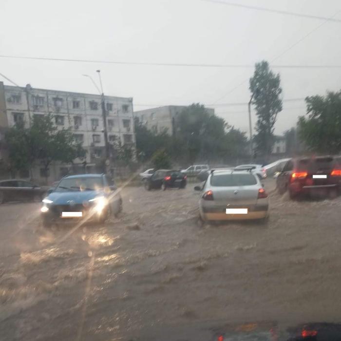 Bilanţul pagubelor după furtuna de marţi din Bucureşti