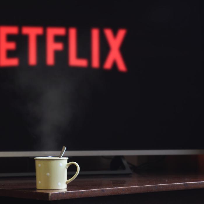 Netflix a pierdut aproape un milion de abonaţi