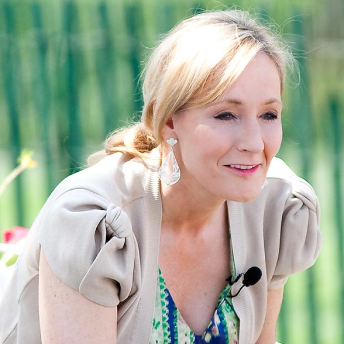 Molima amenințărilor cu moartea ajunge și la scriitoarea JK Rowling 
