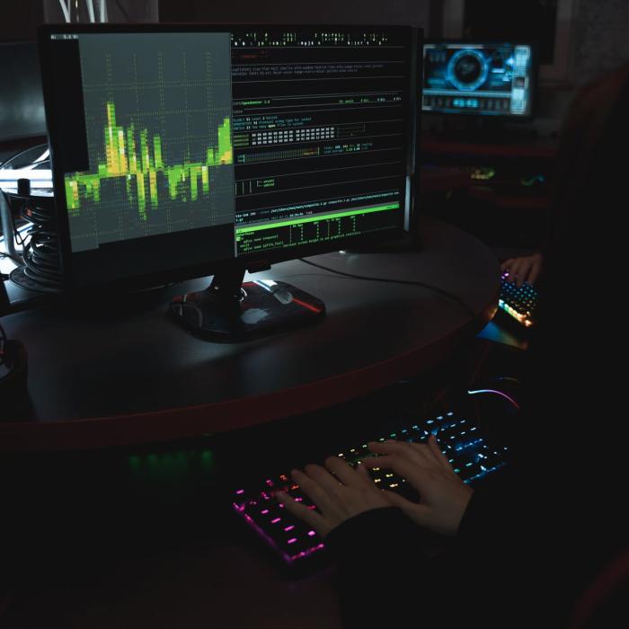 DNSC avertizează în legătură cu o nouă tentativă de phishing care exploatează folosirea serviciilor de curierat
