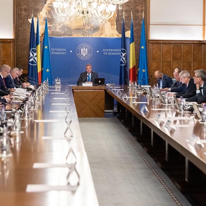 Guvernul urmează să aprobe majorarea salariilor bugetarilor în şedinţa de vineri