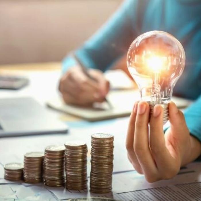Preţurile energiei scad în Europa, în perspectiva intervenţiei Comisiei Europene