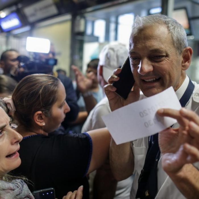 ANPC. Număr de telefon pentru cei afectați de suspendarea zborurilor Blue Air