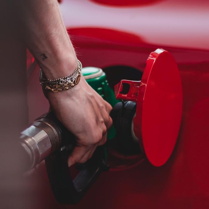 Benzina s-a scumpit cu 20% de la începutul anului, iar motorina, cu 37%