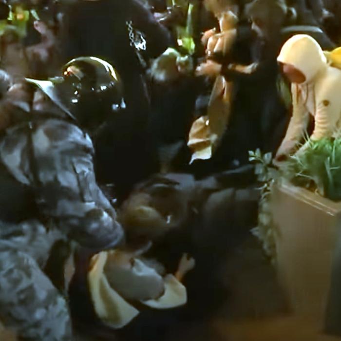 Rusia fierbe: Ample proteste, sute de arestări, prețul biletelor de avion a explodat VIDEO