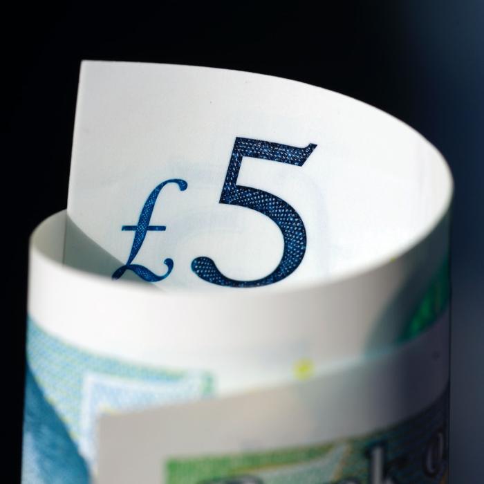 Lira sterlină s-a prăbușit după ce noul guvern britanic și-a anunțat planul economic  