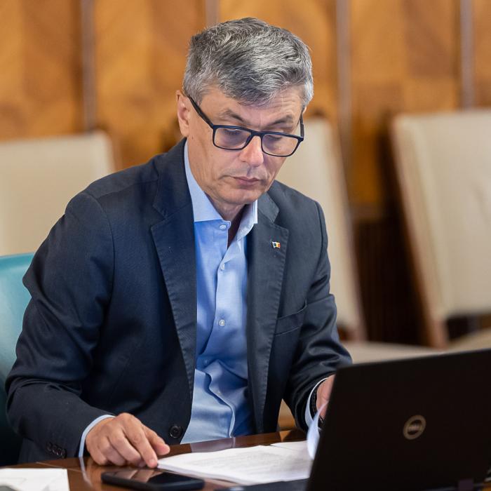 Virgil Popescu anunţă cum se va realiza reducerea consumului de energie în România: Nu vine nimeni să stingă becul în casele românilor