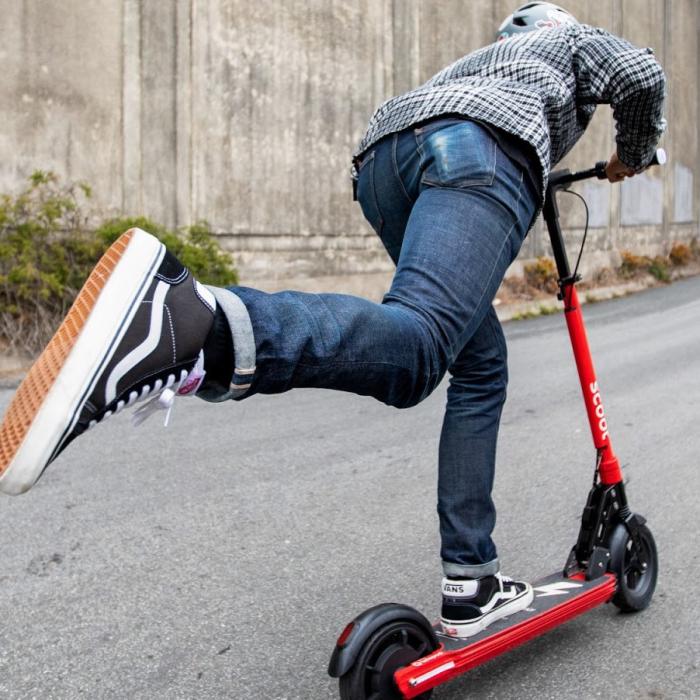 Poliţele RCA, obligatorii şi pentru trotinetele electrice? La ce preţ ar putea ajunge acestea