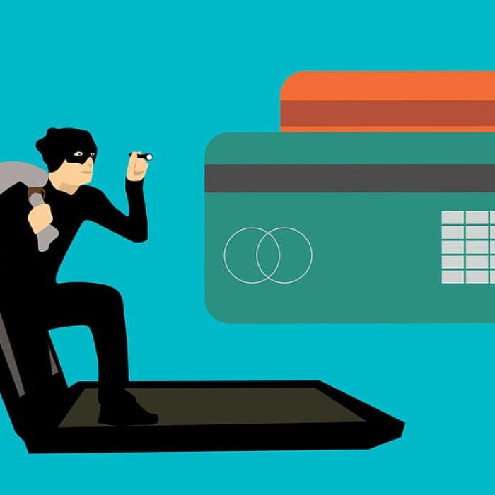Atenţie! Înşelătorie cu produse comandate online. Prejudiciu uriaş 