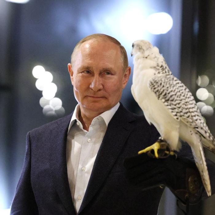Putin, o simplă marionetă? Cine-i dictează liderului rus ce să facă