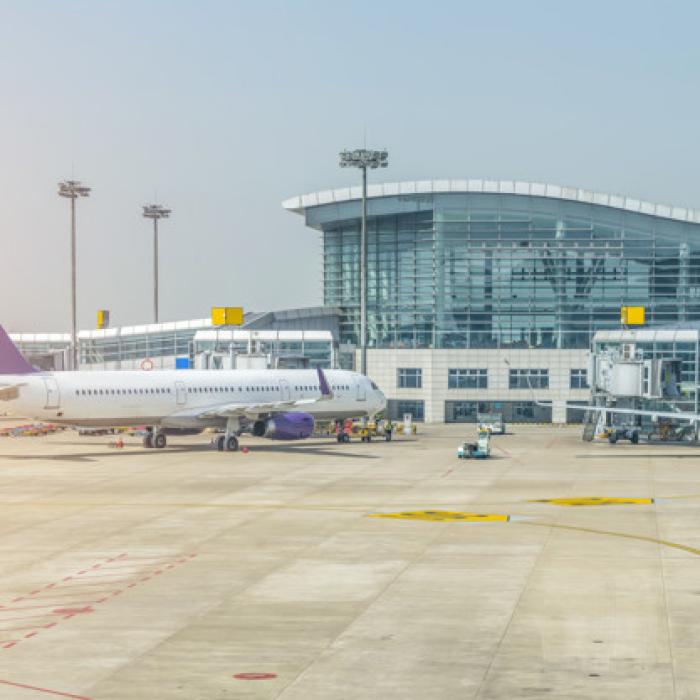 Aeroporturile din Bucureşti se pregătesc de iarnă
