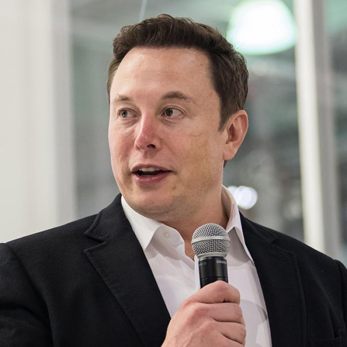 Elon Musk a preluat Twitter şi i-a concediat pe directorii companiei: Pasărea a fost eliberată