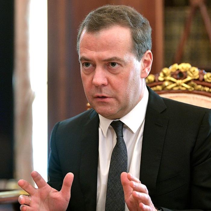 În loc de bombe nucleare Medvedev propune Ucrainei energie electrică 