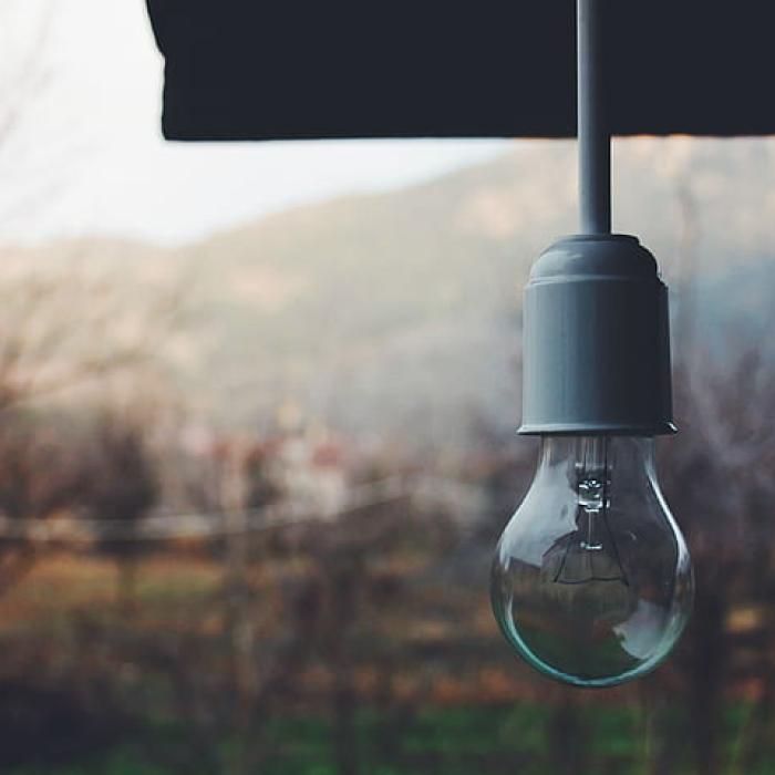 Energie electrică. Oficial E.ON: Nu găsim energie! Nu putem spune clienților care va fi prețul