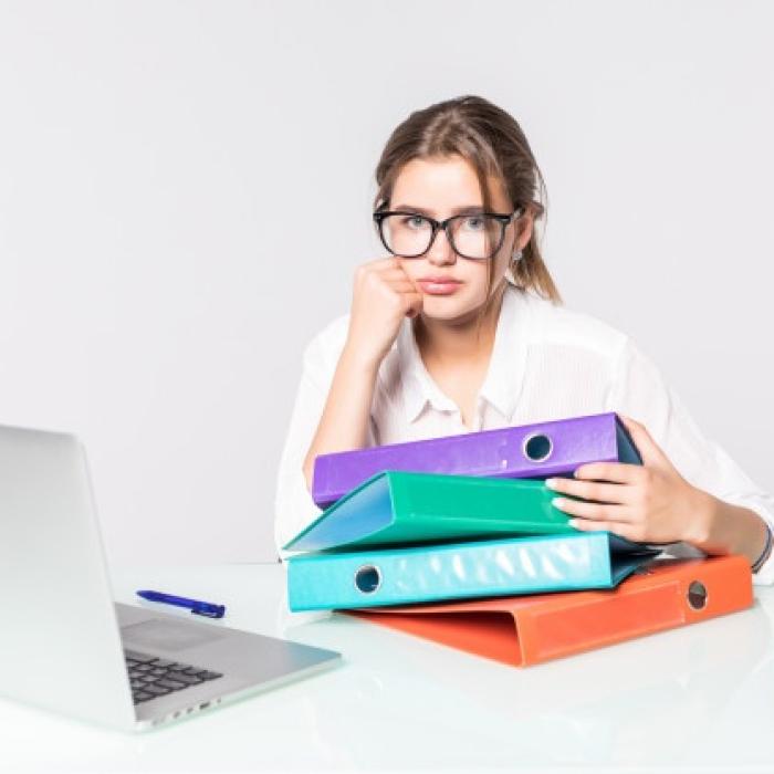 Heiuș (ANAF): Angajații de la stat nu mai trebuie plătiți unitar 