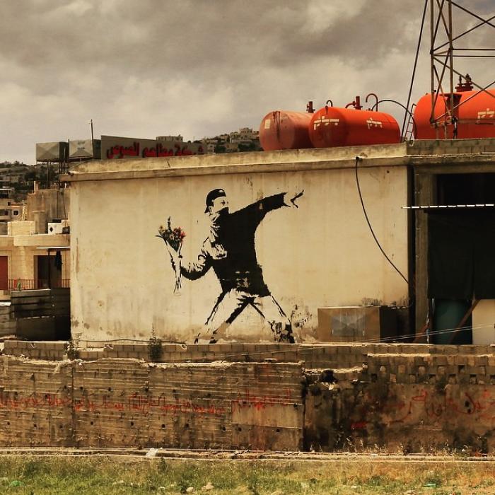 Banksy cere fanilor sabotarea mărcii Guess