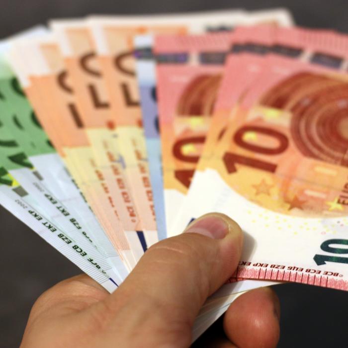Curs valutar BNR, 18 noiembrie 2022. Euro continuă să crească în raport cu leul