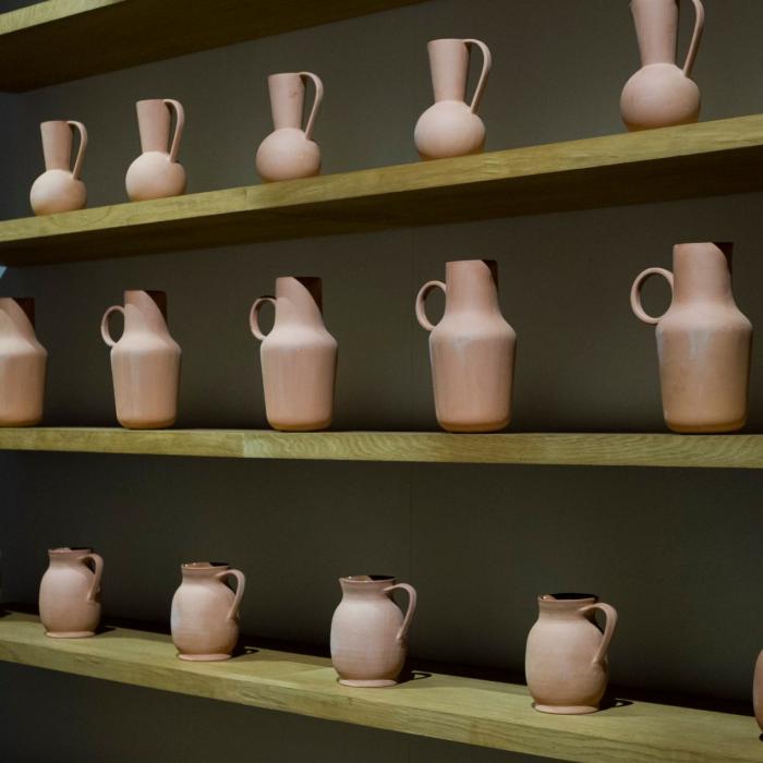 O companie americană reciclează gaze în produse uzuale: de la sticle, la rochii 