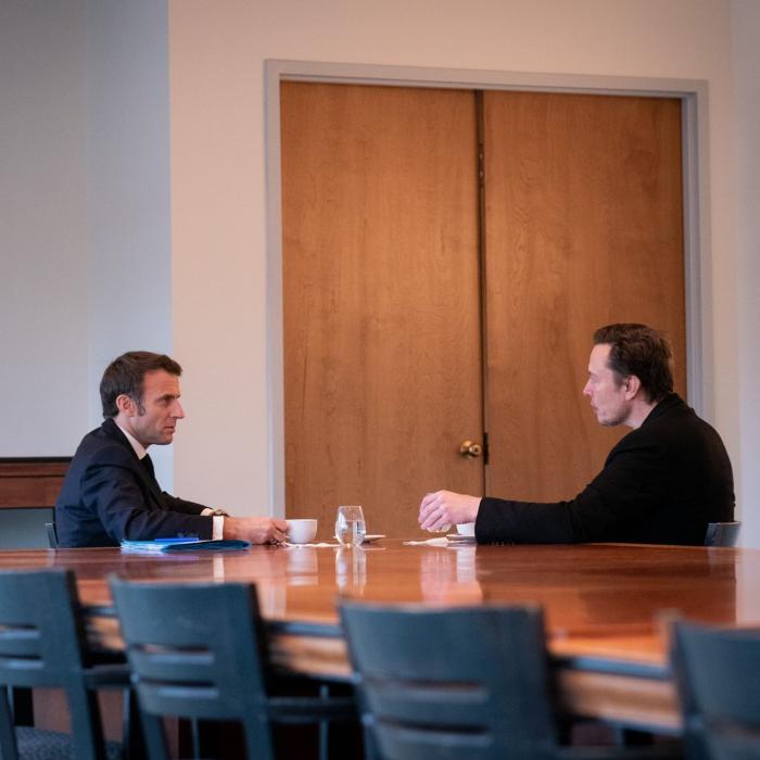 Macron, întâlnire cu Elon Musk la New Orleans. Tema discuțiilor, Twitter