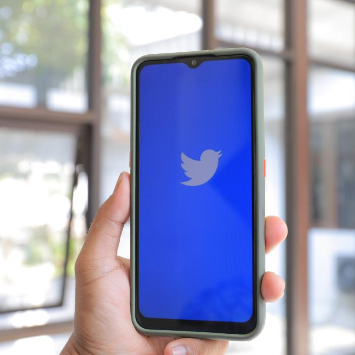 Elon Musk susține că va demisiona din funcţia de CEO al Twitter