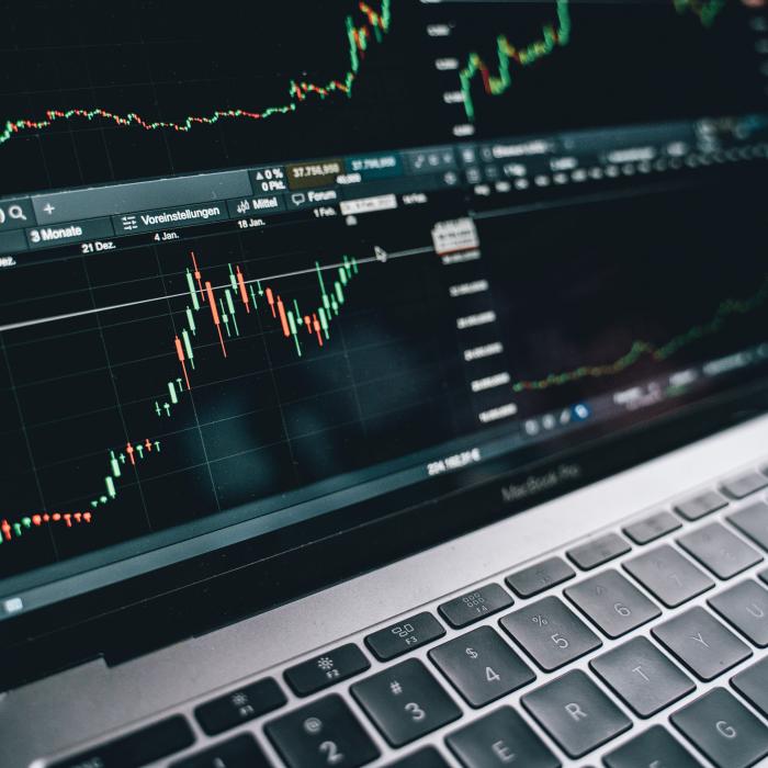 Evoluţii financiar-bancare şi bursiere - 4 ianuarie 2023