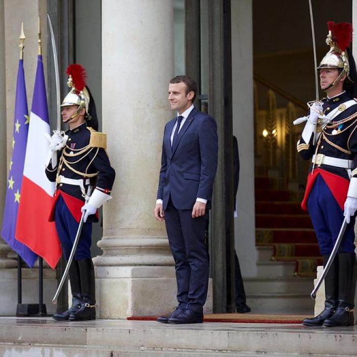 Total cedează îndemnurilor lui Macron și reduce prețurile pentru companiile foarte mici