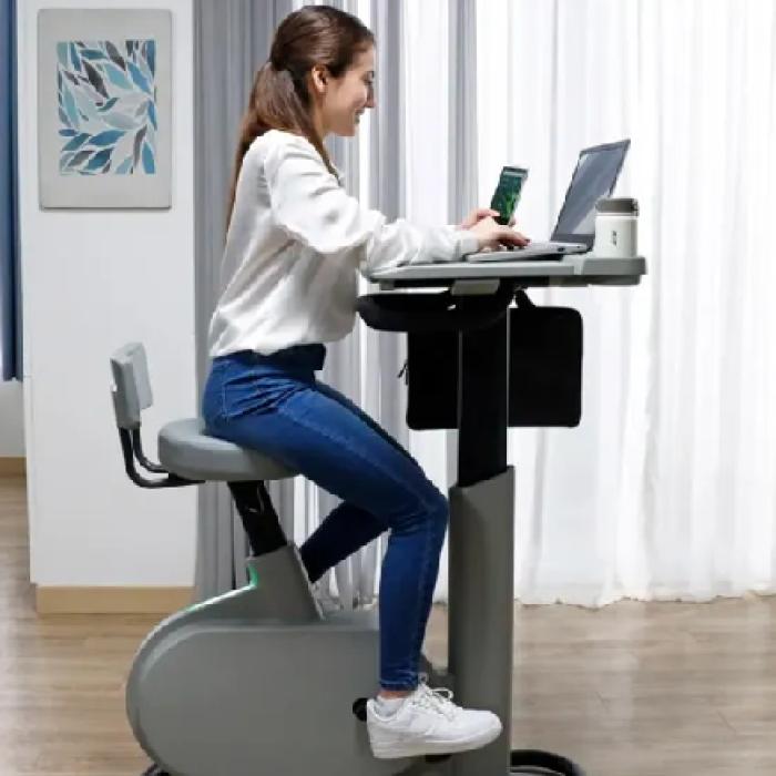 Inovaţie la locul de muncă: Biroul-bicicletă eKinekt BD 3, ce permite producerea de energie în timpul lucrului