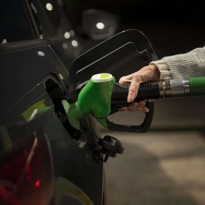 Prima ieftinire carburanţilor în 2023. Cât costă azi benzina şi motorina