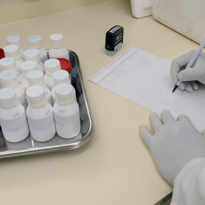 Trei tranzacții uriașe pe piața PHARMA: Europenii cumpără companii din SUA