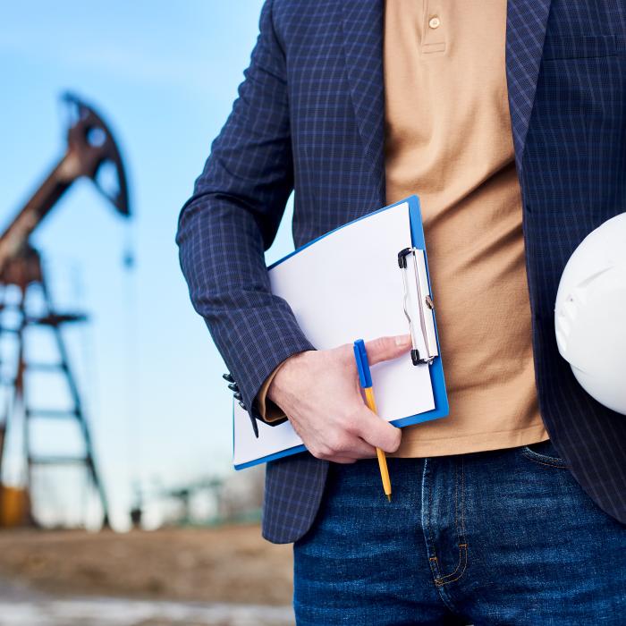 Prețul petrolului a crescut, deși ar fi trebuit să scadă! Explicații 