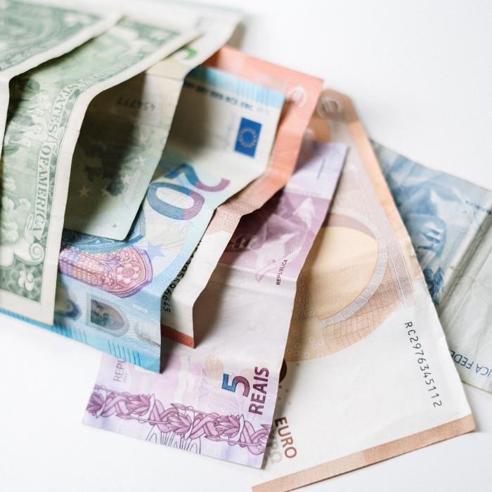 Curs valutar BNR. Euro creşte iar, la final de săptămână