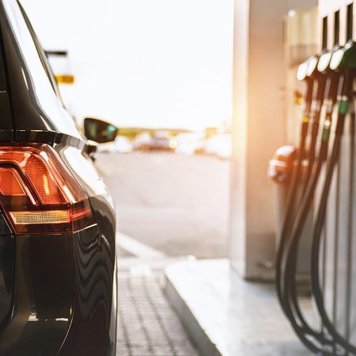 Francezii fac stocuri de carburanți, spaniolii intră înspăimântați în magazine