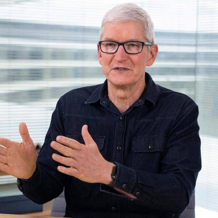 Șeful Apple vrea un salariu mai mic. Ce leafă are Tim Cook