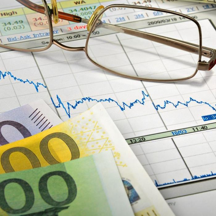 Euro atinge un nou maxim, Bitcoin continuă să crească