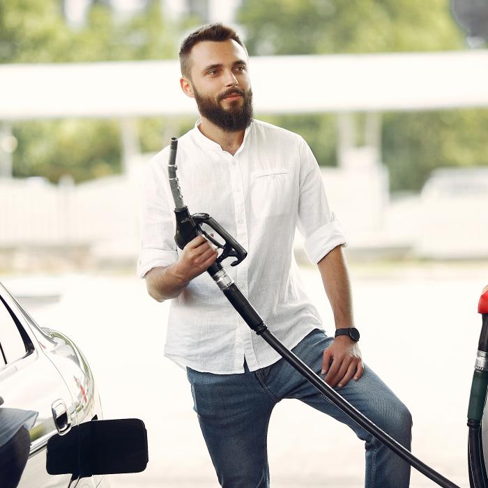 Prețul benzinei. Adrian Negrescu spune ce se va întâmpla de luna viitoare 