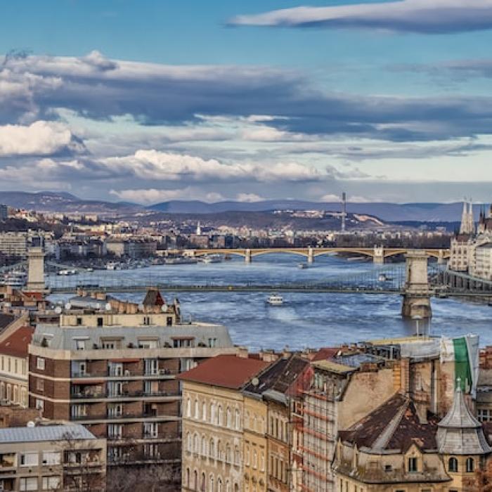 Ratingul Ungariei revizuit în scădere de Standard & Poor's