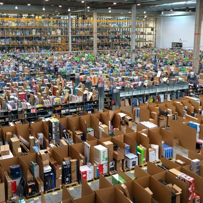 Pierdere anuală istorică. Gigantul Amazon, o dezamăgire pentru investitori