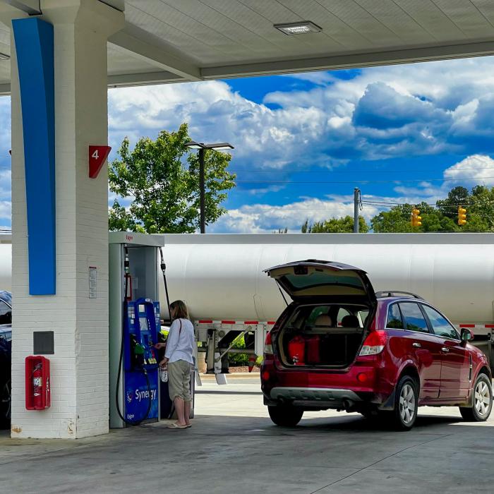 Motorina s-a ieftinit. Prețul carburanţilor în România, astăzi, 6 februarie 