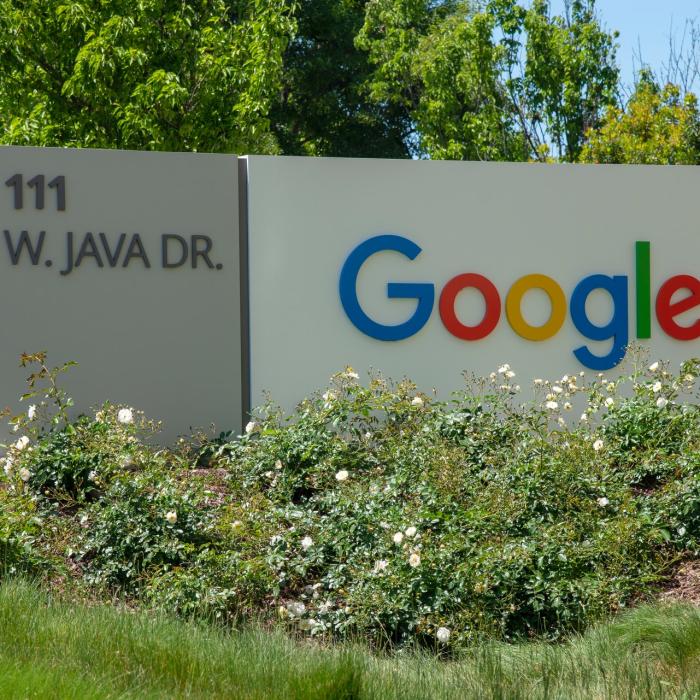 Acțiunile Google pierd 100 de miliarde de dolari. Ce s-a întâmplat